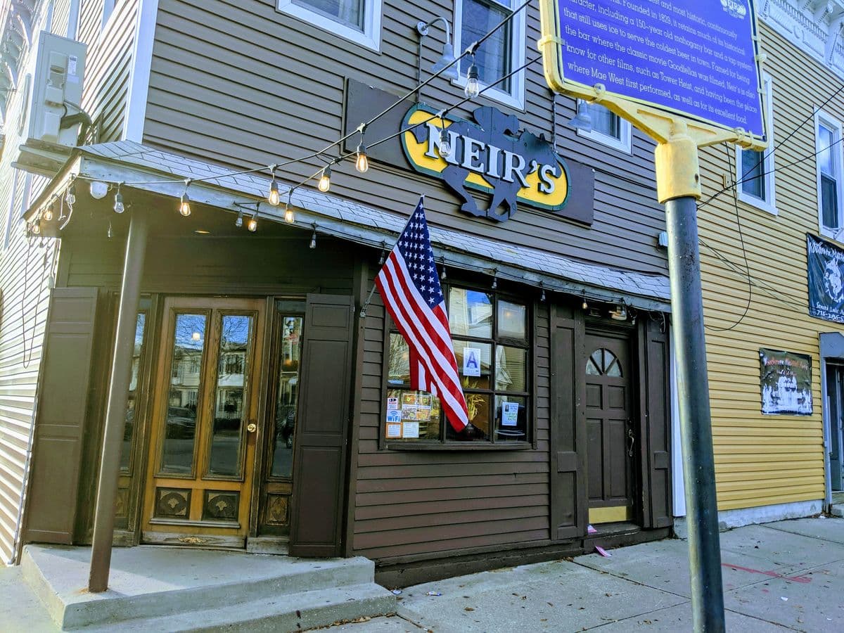 Neir's Tavern